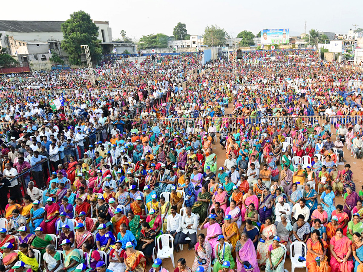 YSRCP Samajika Sadhikara Bus Yatra Photos - Sakshi13