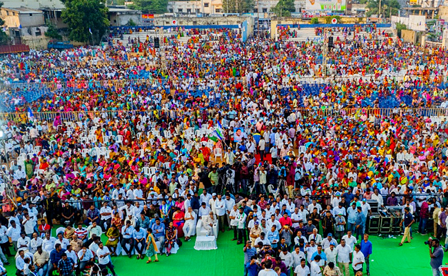 YSRCP Samajika Sadhikara Bus Yatra Photos - Sakshi3