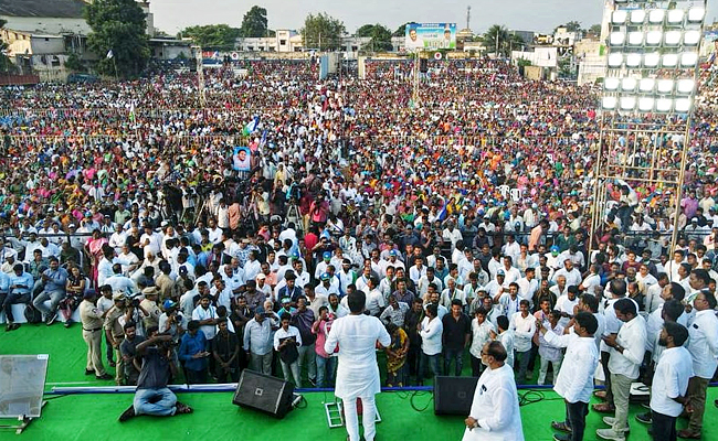 YSRCP Samajika Sadhikara Bus Yatra Photos - Sakshi1