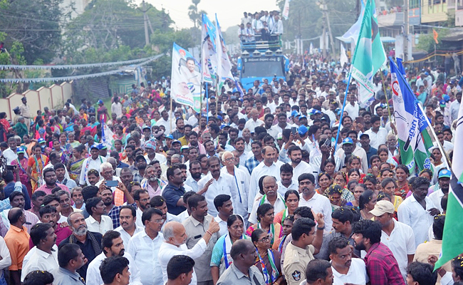 YSRCP Samajika Sadhikara Bus Yatra Photos - Sakshi4