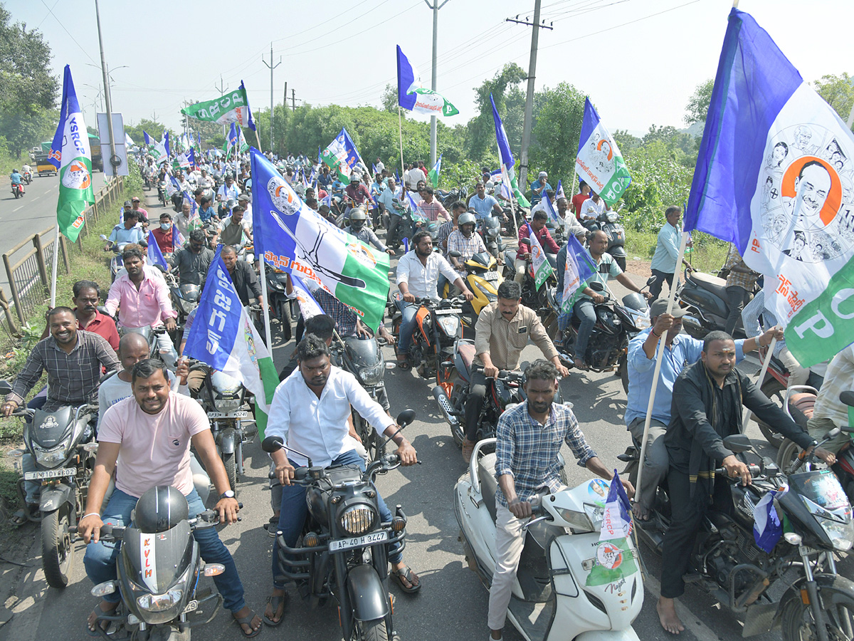 YSRCP Samajika Sadhikara Bus Yatra Photos - Sakshi7