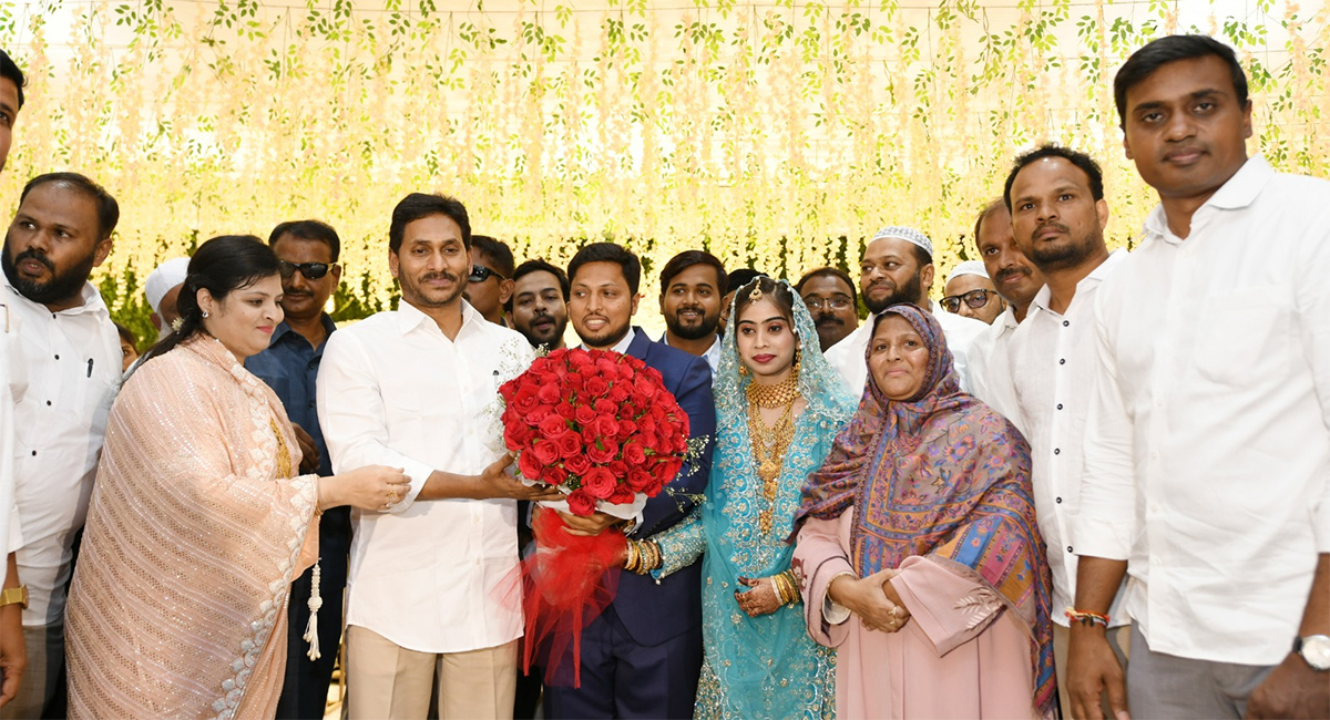 CM Jagan Attends AP Legislative Council Deputy Chairman Zakia Khanam Son Wedding - Sakshi2