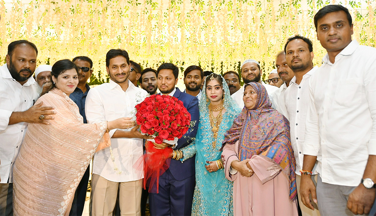 CM Jagan Attends AP Legislative Council Deputy Chairman Zakia Khanam Son Wedding - Sakshi5