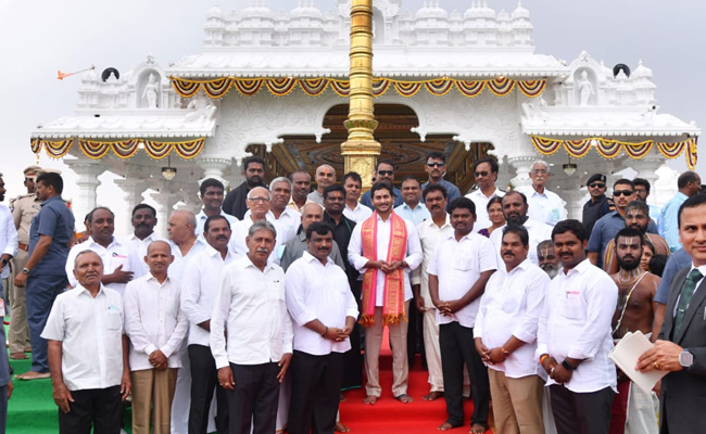 CM Jagan Pulivendula Tour Photos - Sakshi15