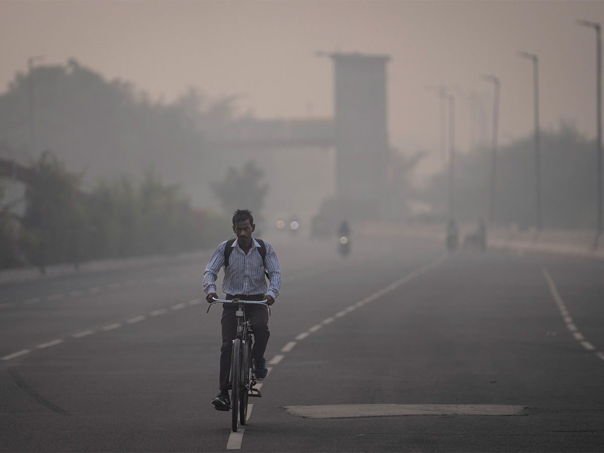 Delhi People Suffering Dangerous Air Pollution Photos - Sakshi10