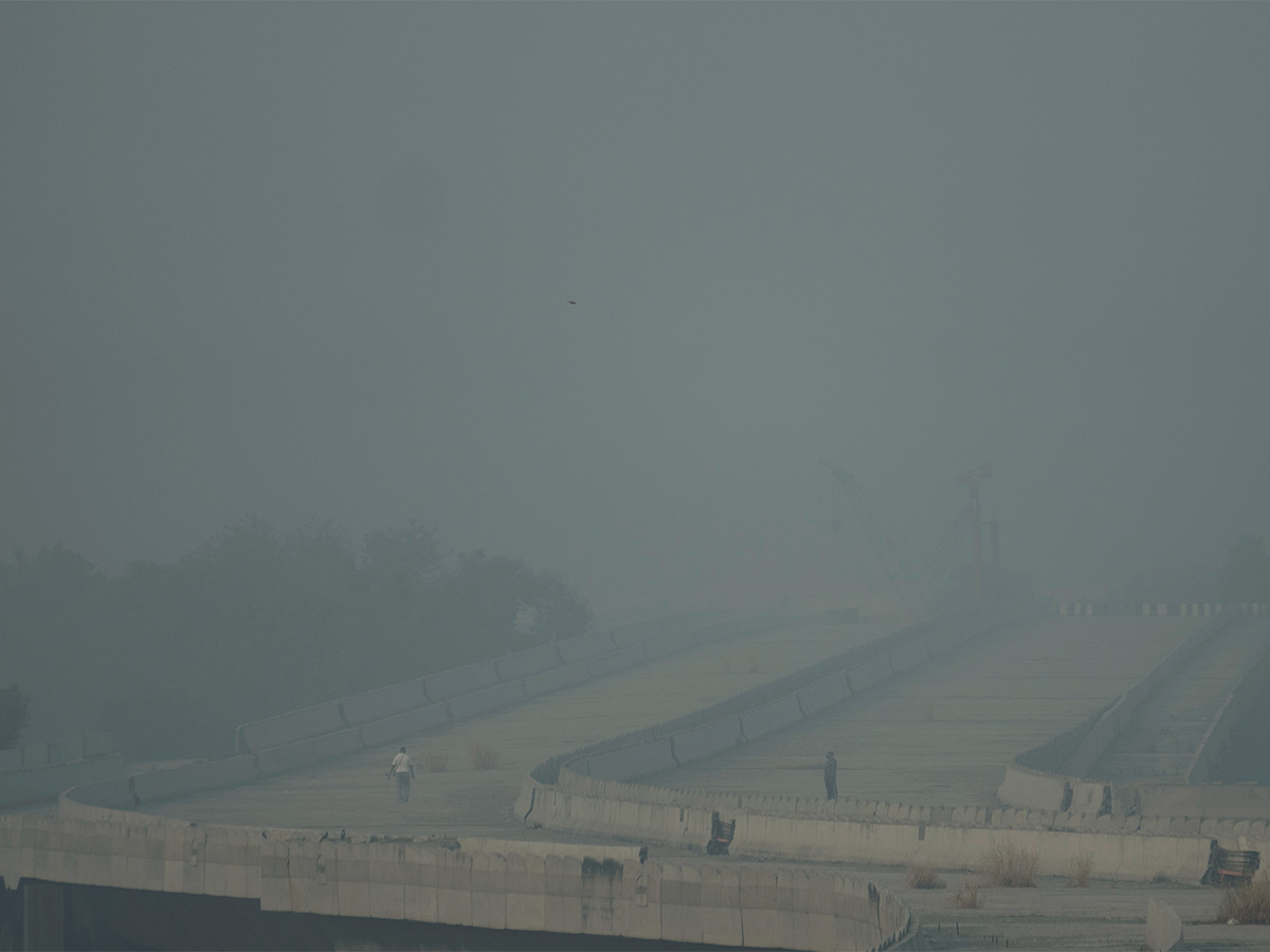 Delhi People Suffering Dangerous Air Pollution Photos - Sakshi11