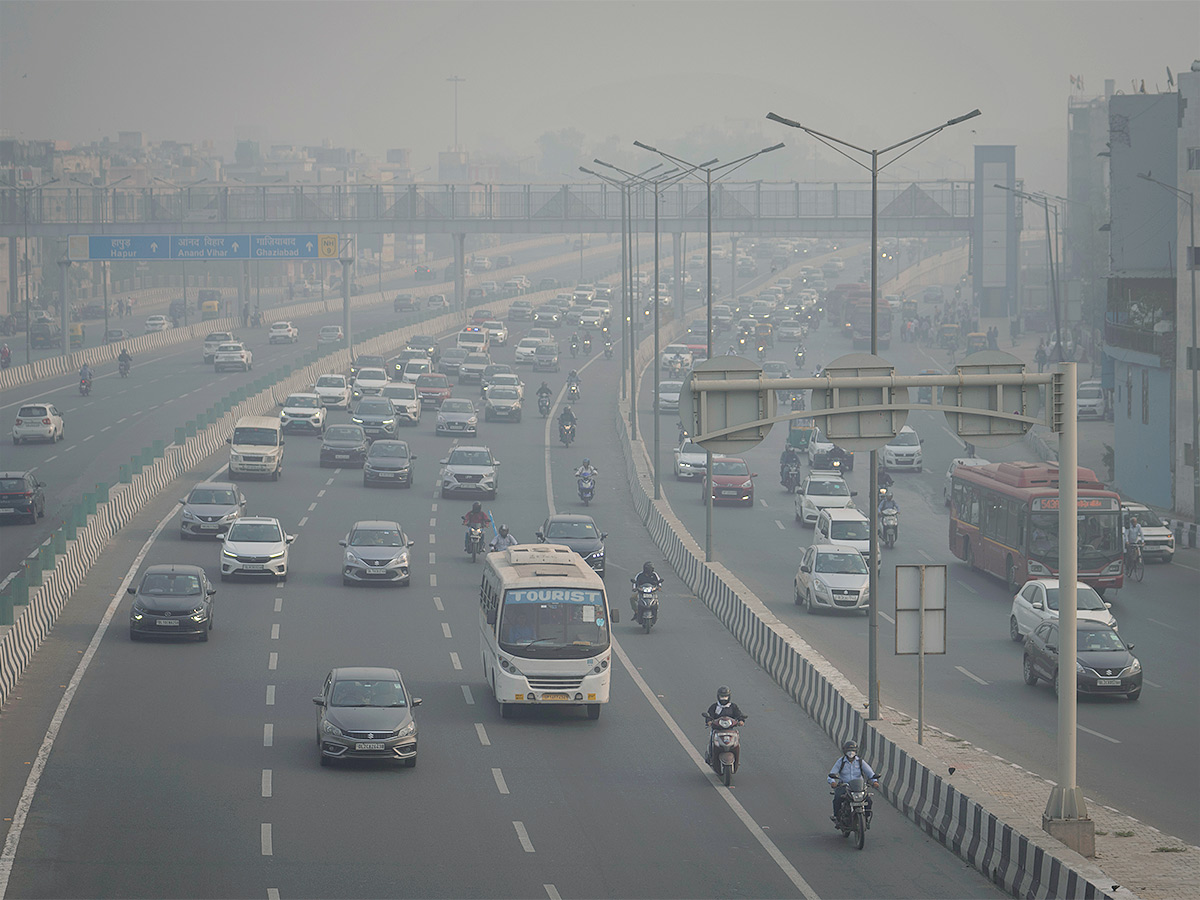 Delhi People Suffering Dangerous Air Pollution Photos - Sakshi20