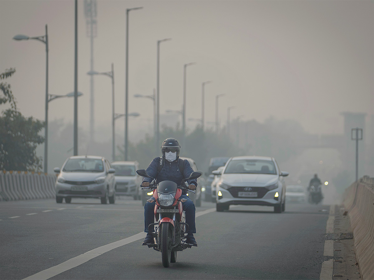 Delhi People Suffering Dangerous Air Pollution Photos - Sakshi5