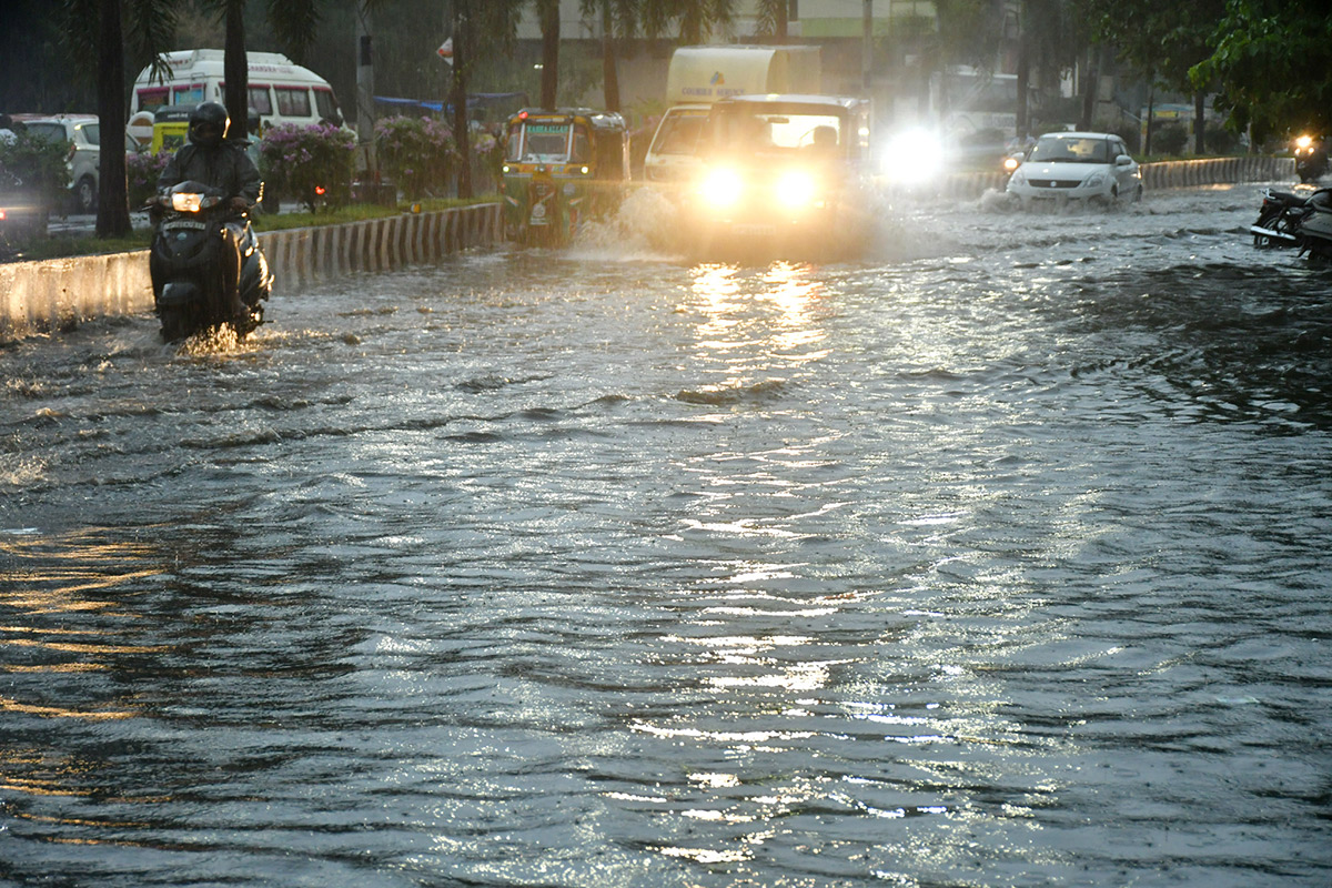 Heavy rain in vijayawada - Sakshi10