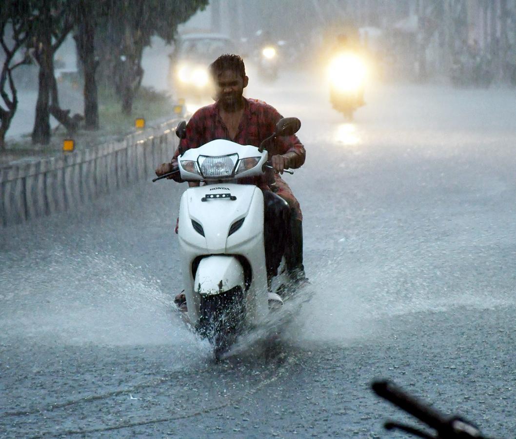 Heavy rain in vijayawada - Sakshi12