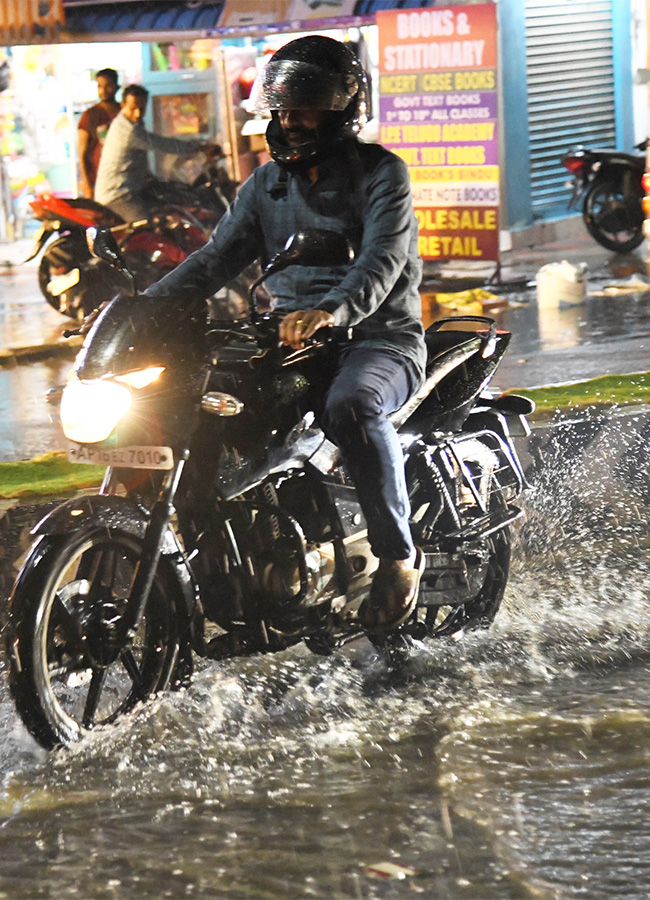 Heavy rain in vijayawada - Sakshi13