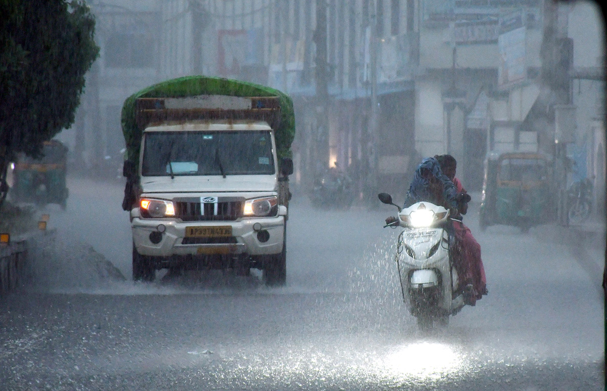 Heavy rain in vijayawada - Sakshi3