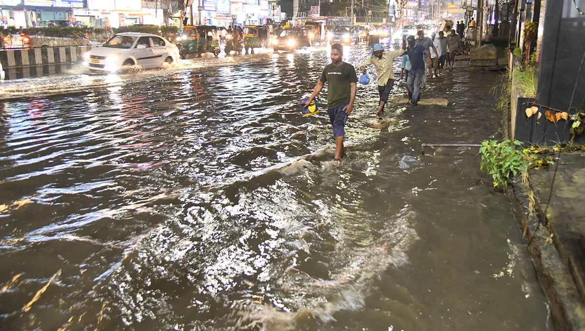 Heavy rain in vijayawada - Sakshi8