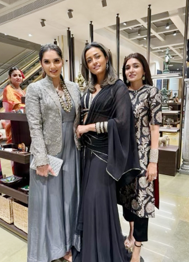 Namrata Shirodkar Attends Launch Of Swadesh Store In Hyderabad - Sakshi3