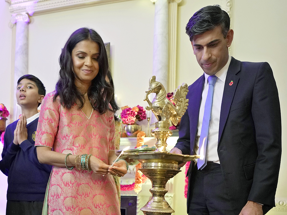 Rishi Sunak And Wife Akshata Murty Host Special Diwali Event - Sakshi8