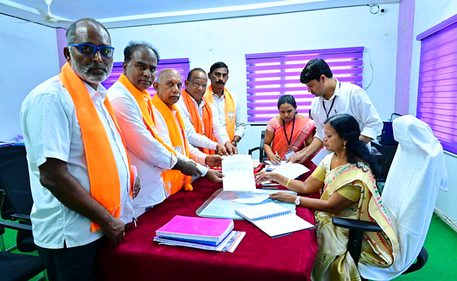 Telangana Political Leaders File Election Nomination Papers Photos - Sakshi21