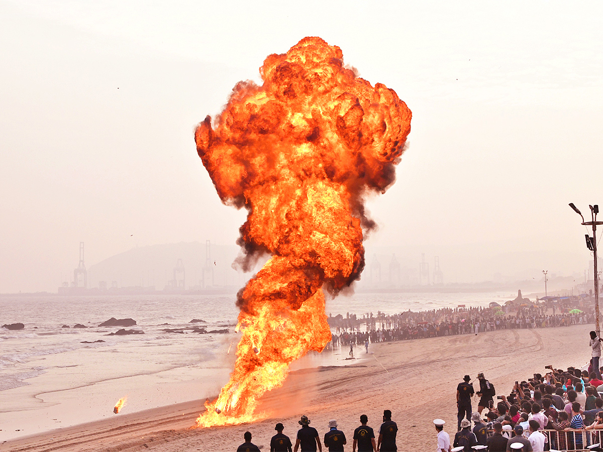 navy day celebration in visakhapatnam photos - Sakshi1