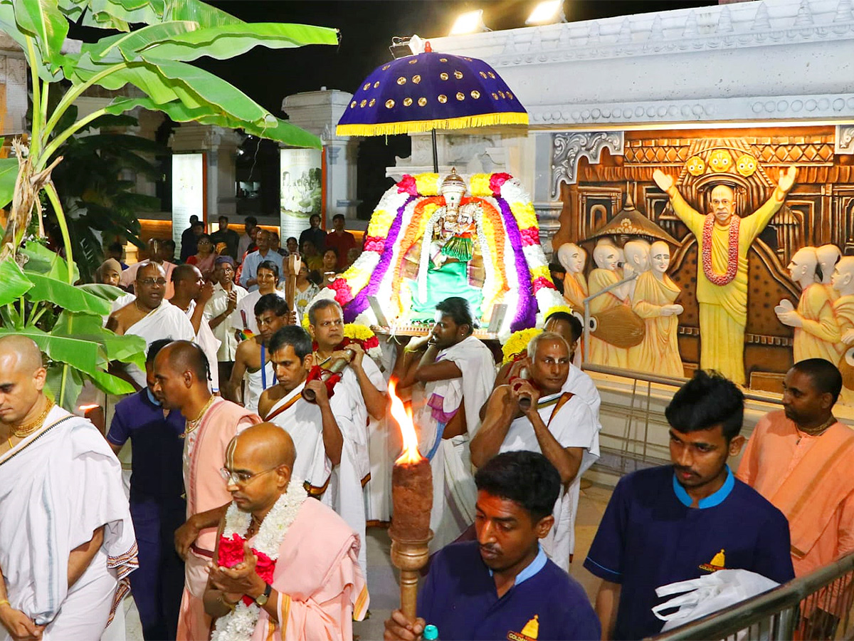 Hare Krishna Golden Temple brahmotsavam Banjara Hills - Sakshi6