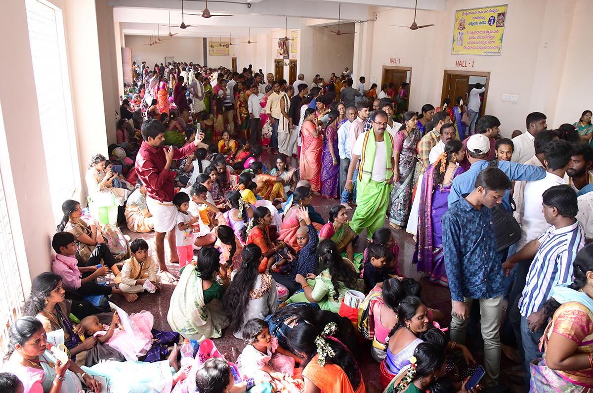 Huge Devotees Rush At Yadadri Lakshmi Narasimha Swamy - Sakshi25