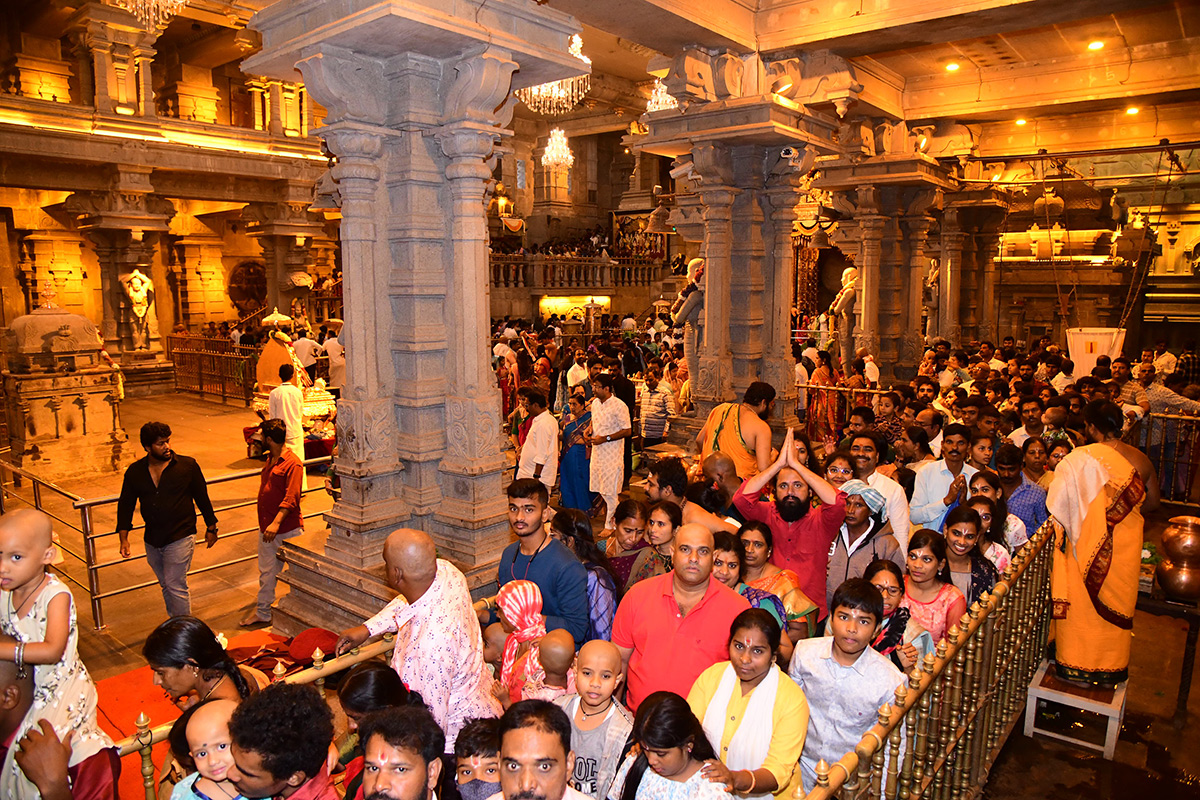 Huge Devotees Rush At Yadadri Lakshmi Narasimha Swamy - Sakshi27