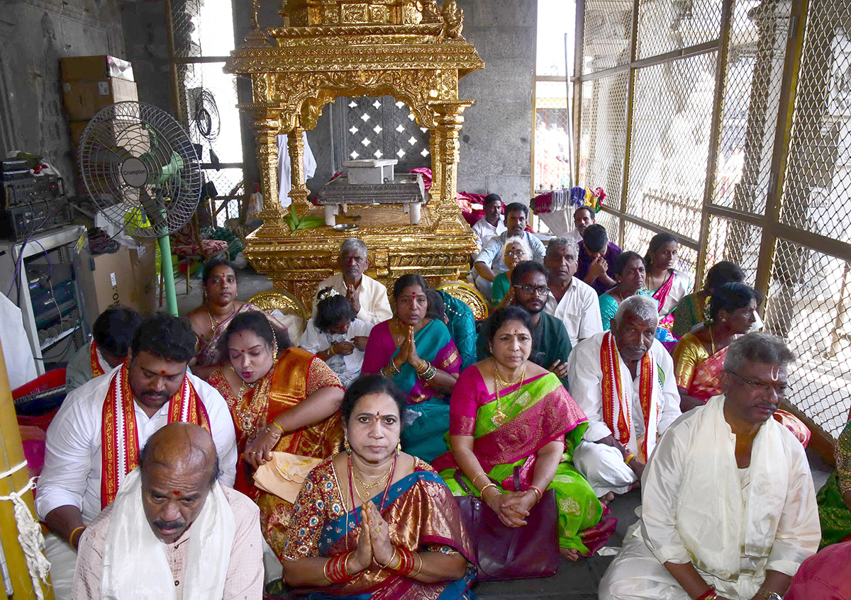 Huge Devotees Rush At Yadadri Lakshmi Narasimha Swamy - Sakshi7