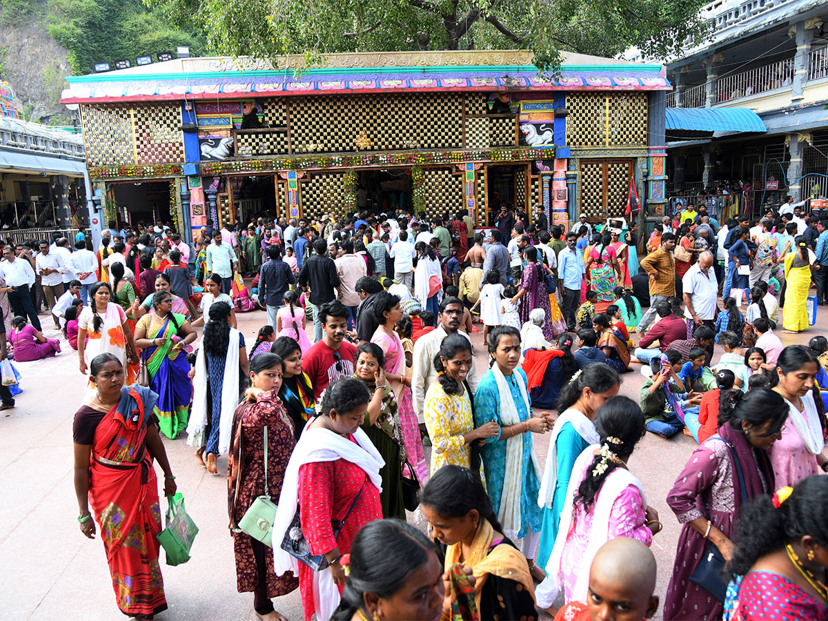 Huge Rush of Devotees at Vijayawada Kanaka Durga temple - Sakshi10