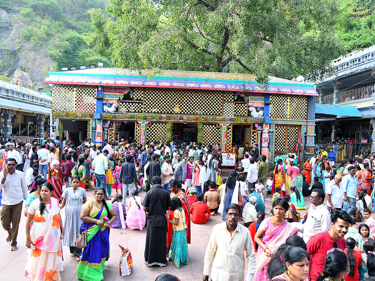 Huge Rush of Devotees at Vijayawada Kanaka Durga temple - Sakshi13