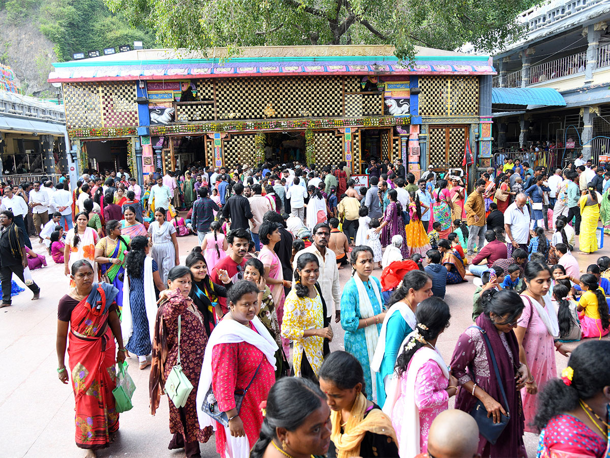 Huge Rush of Devotees at Vijayawada Kanaka Durga temple - Sakshi3