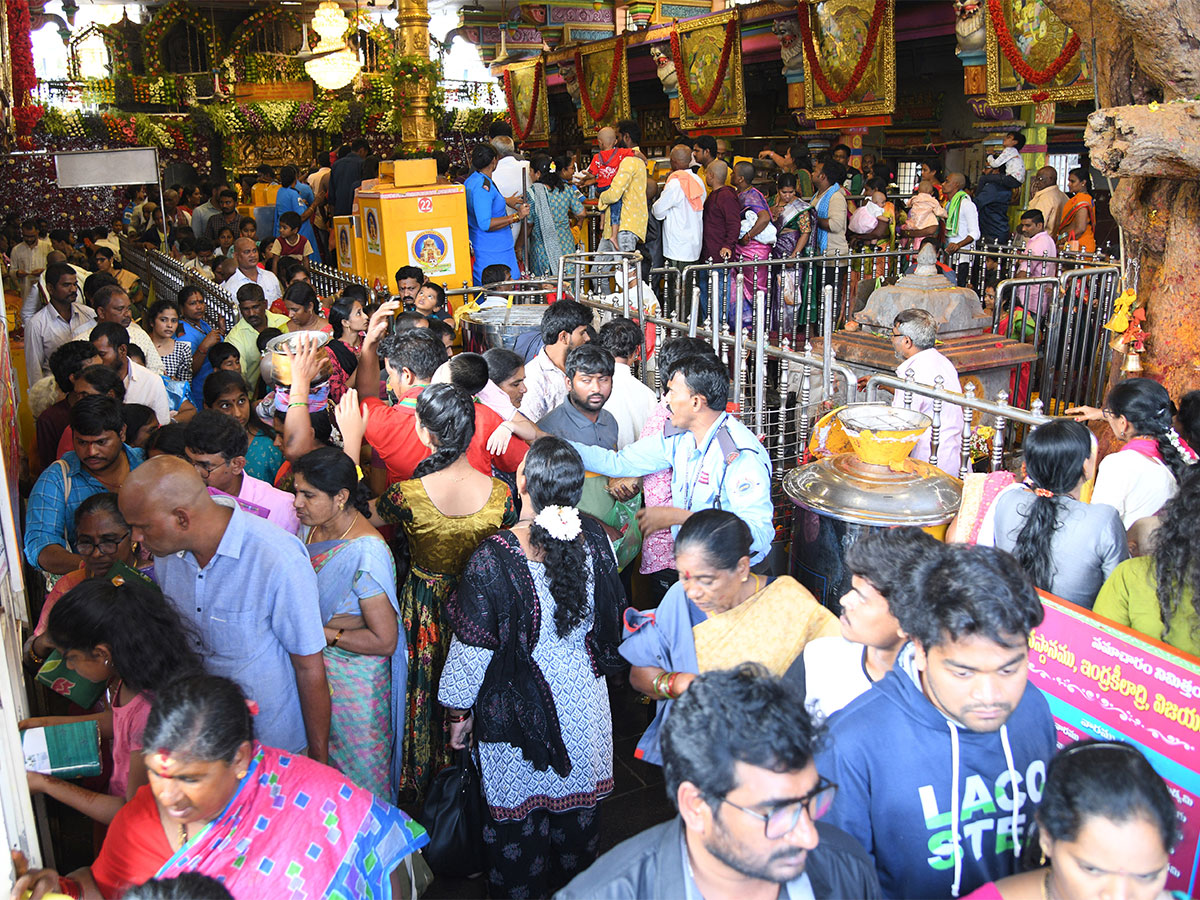 Huge Rush of Devotees at Vijayawada Kanaka Durga temple - Sakshi5