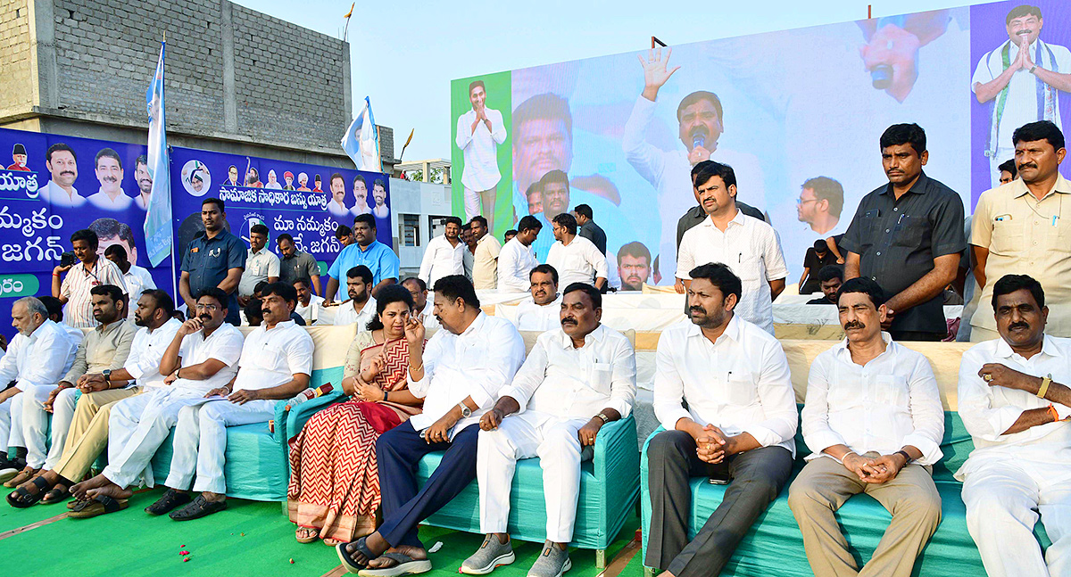 ysrcp samajika sadhikara bus yatra kamalapuram photos - Sakshi11