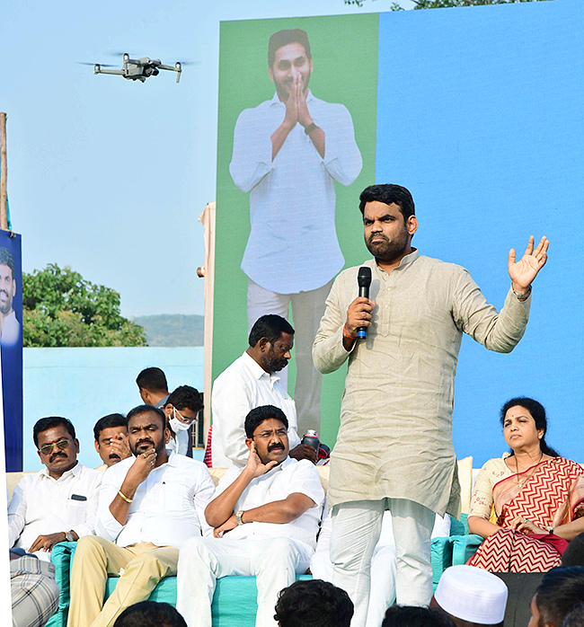 ysrcp samajika sadhikara bus yatra kamalapuram photos - Sakshi13