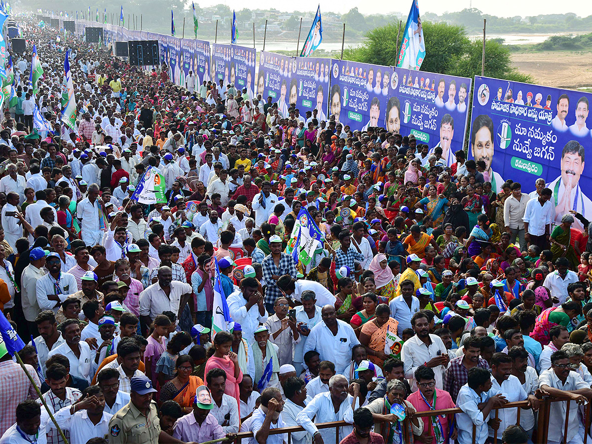 ysrcp samajika sadhikara bus yatra kamalapuram photos - Sakshi14