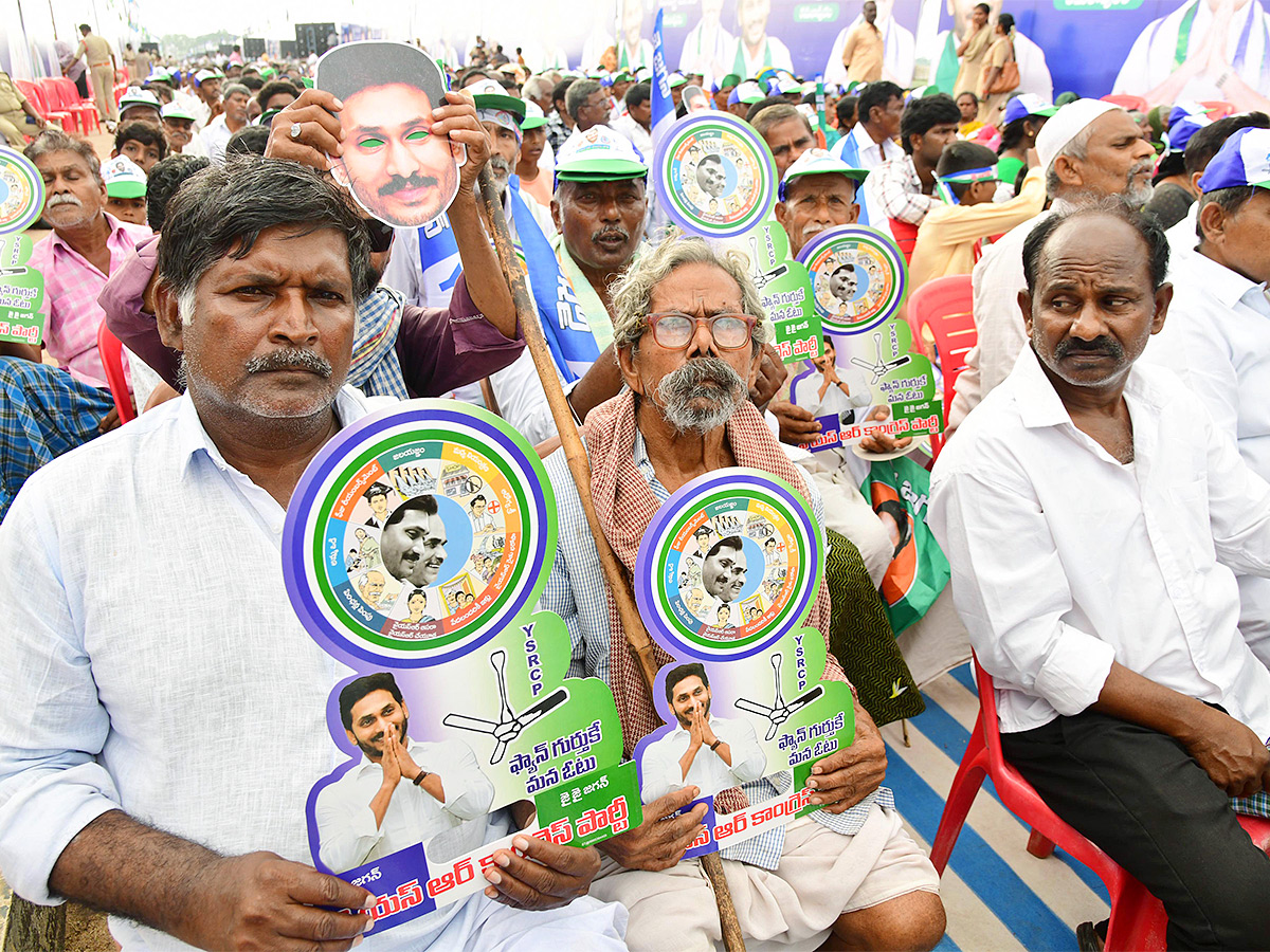 ysrcp samajika sadhikara bus yatra kamalapuram photos - Sakshi15