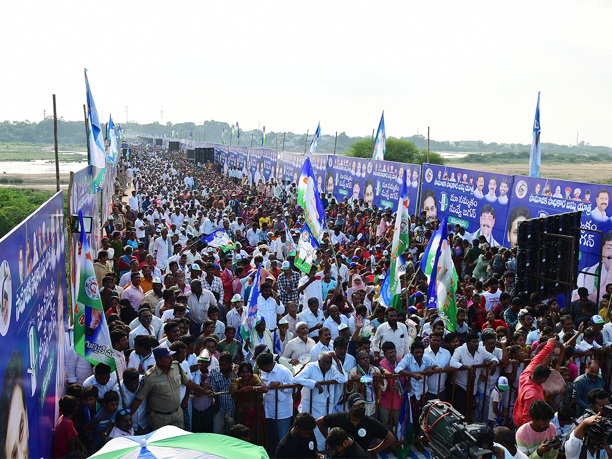 ysrcp samajika sadhikara bus yatra kamalapuram photos - Sakshi17