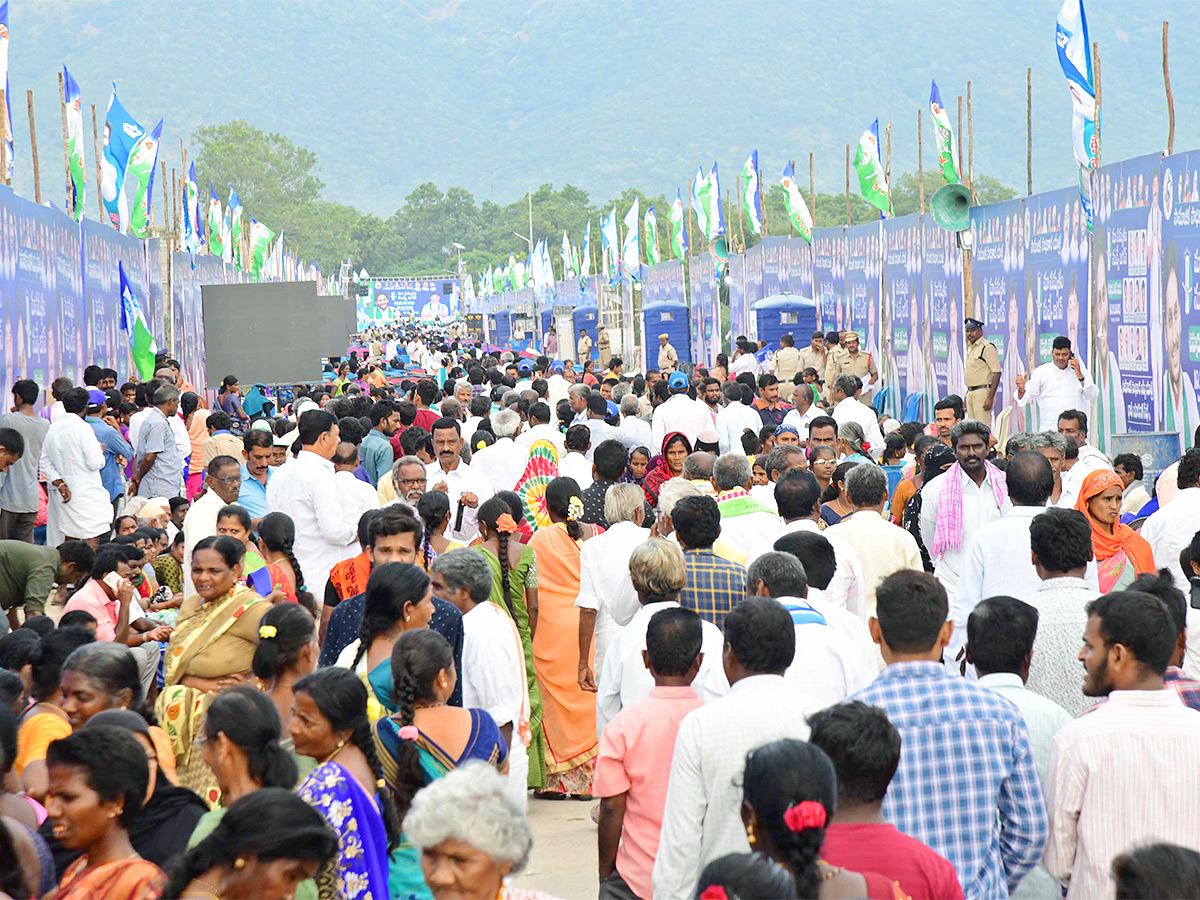 ysrcp samajika sadhikara bus yatra kamalapuram photos - Sakshi18