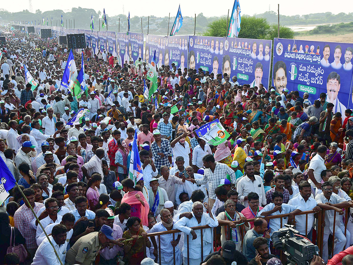 ysrcp samajika sadhikara bus yatra kamalapuram photos - Sakshi2