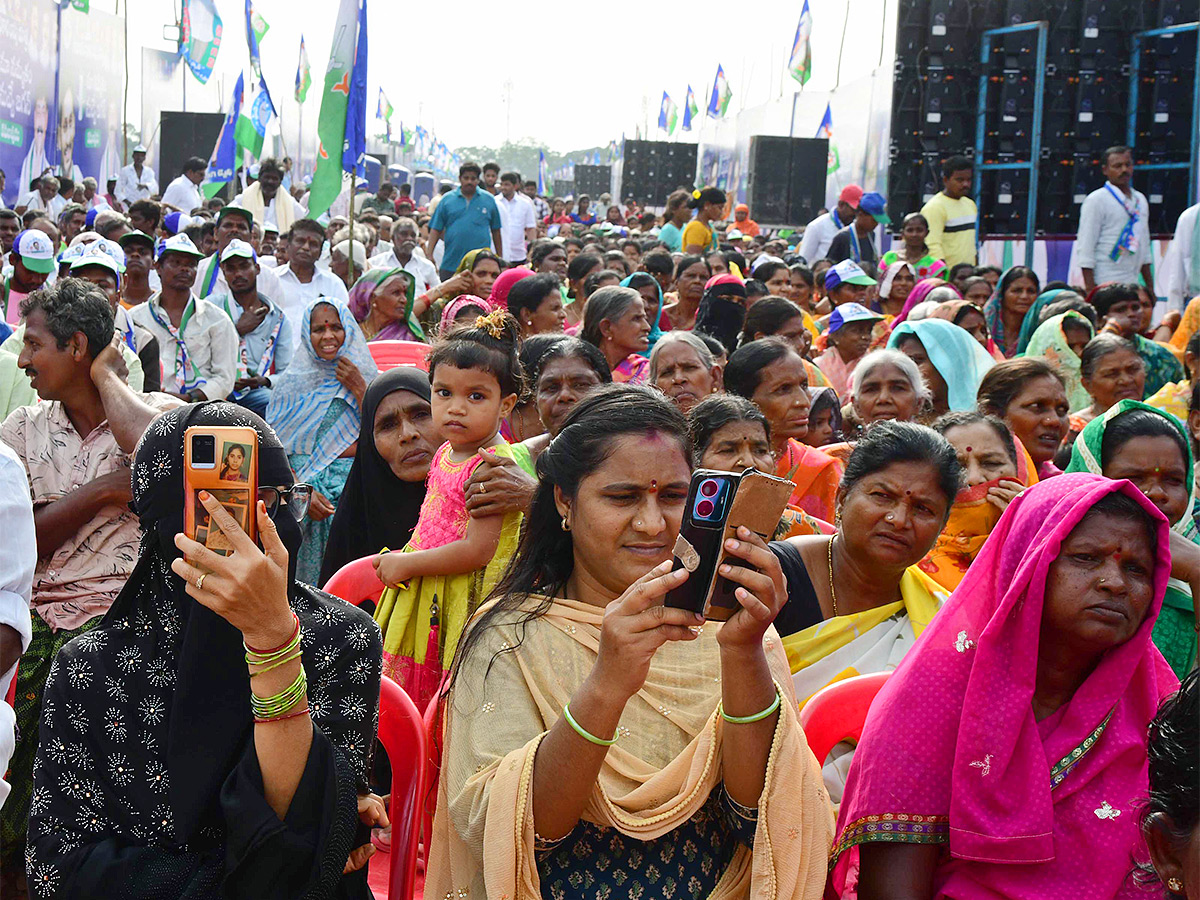 ysrcp samajika sadhikara bus yatra kamalapuram photos - Sakshi20