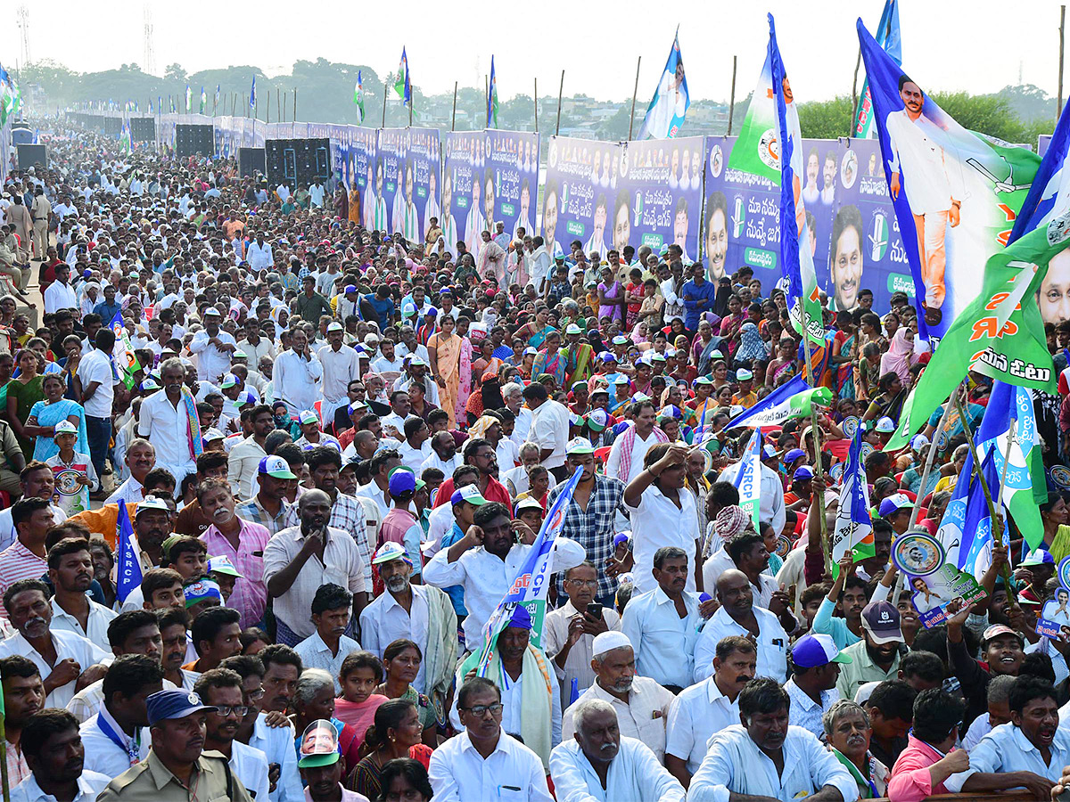 ysrcp samajika sadhikara bus yatra kamalapuram photos - Sakshi22