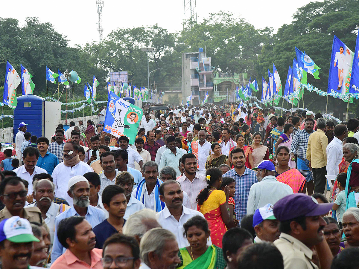 ysrcp samajika sadhikara bus yatra kamalapuram photos - Sakshi27