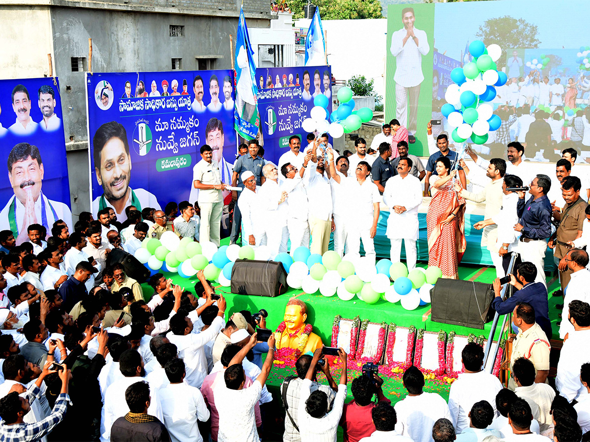 ysrcp samajika sadhikara bus yatra kamalapuram photos - Sakshi3