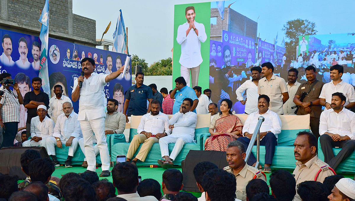 ysrcp samajika sadhikara bus yatra kamalapuram photos - Sakshi29