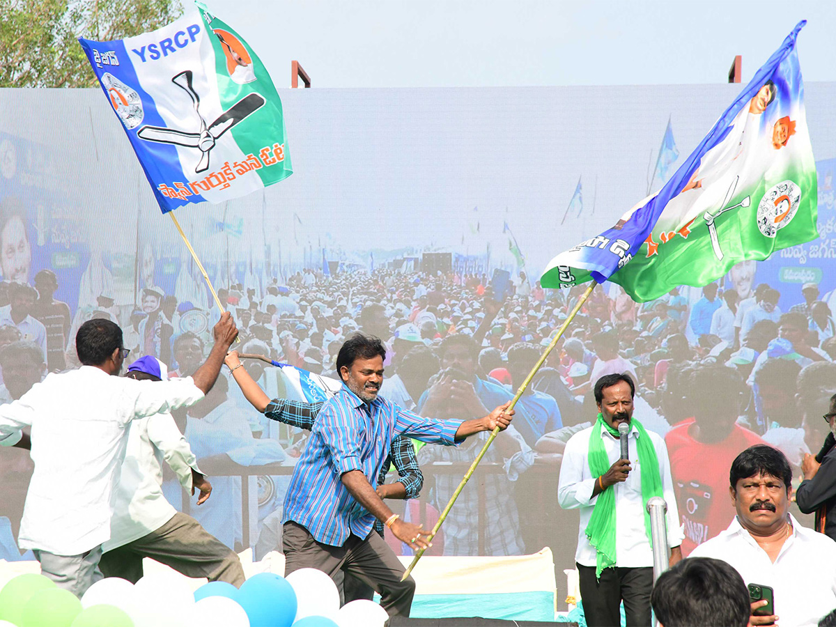 ysrcp samajika sadhikara bus yatra kamalapuram photos - Sakshi4