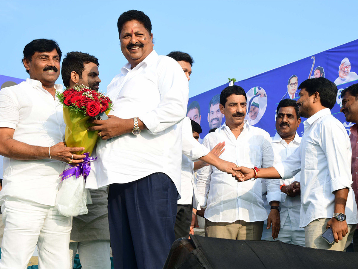 ysrcp samajika sadhikara bus yatra kamalapuram photos - Sakshi5