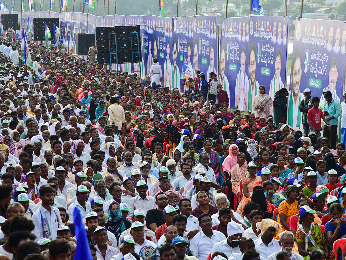 ysrcp samajika sadhikara bus yatra kamalapuram photos - Sakshi6