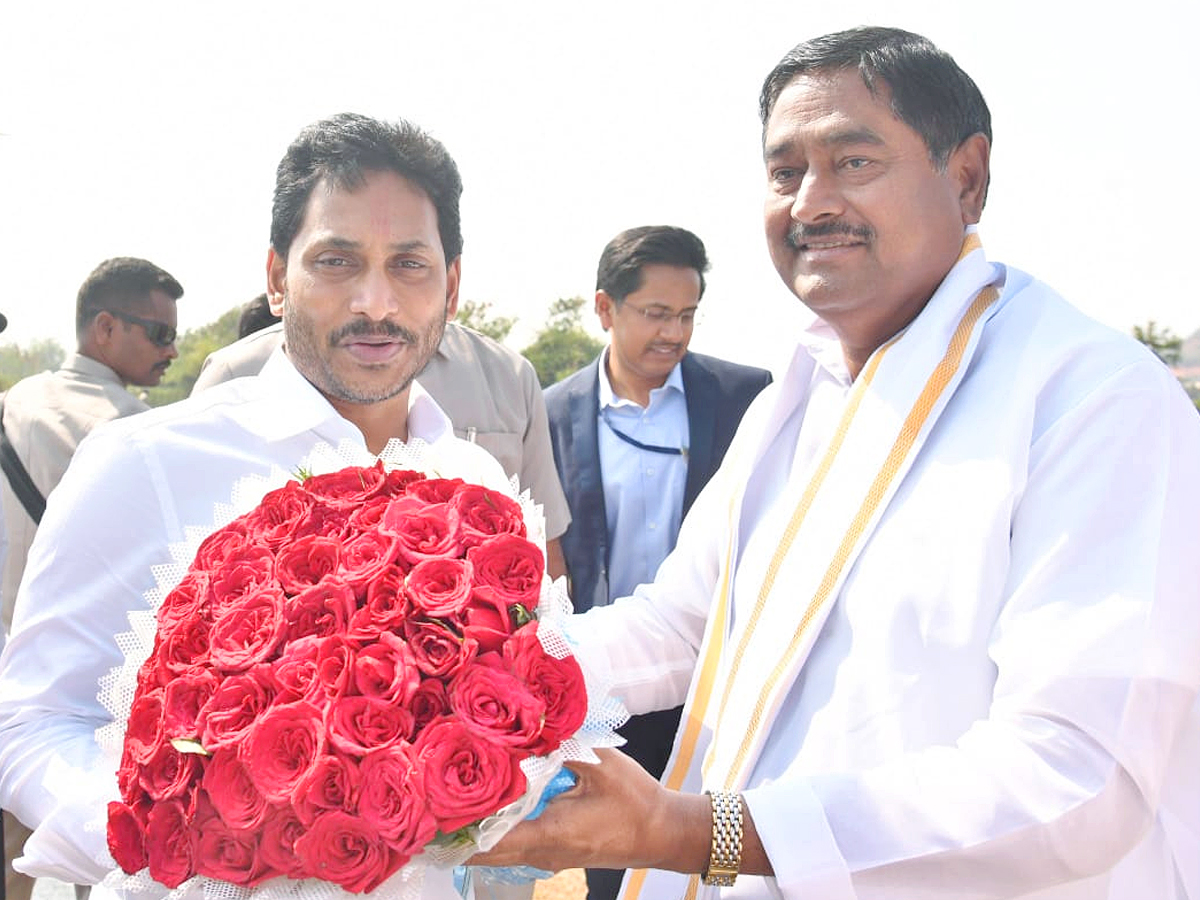 CM YS Jagan Grand Entry At srikakulam Photos - Sakshi19