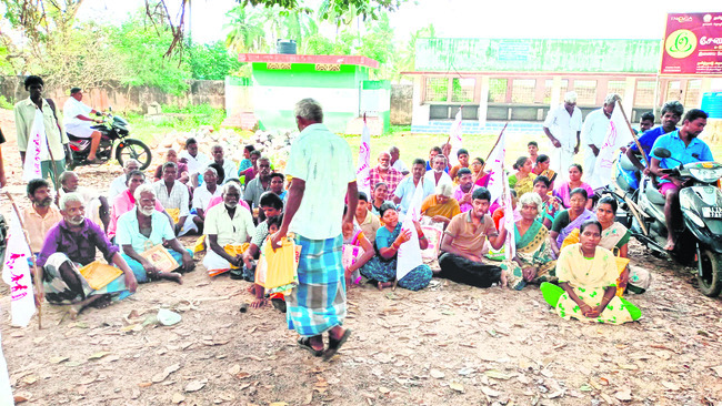 నిరసన వ్యక్తం చేస్తున్న ప్రత్యేక ప్రతిభావంతులు 1