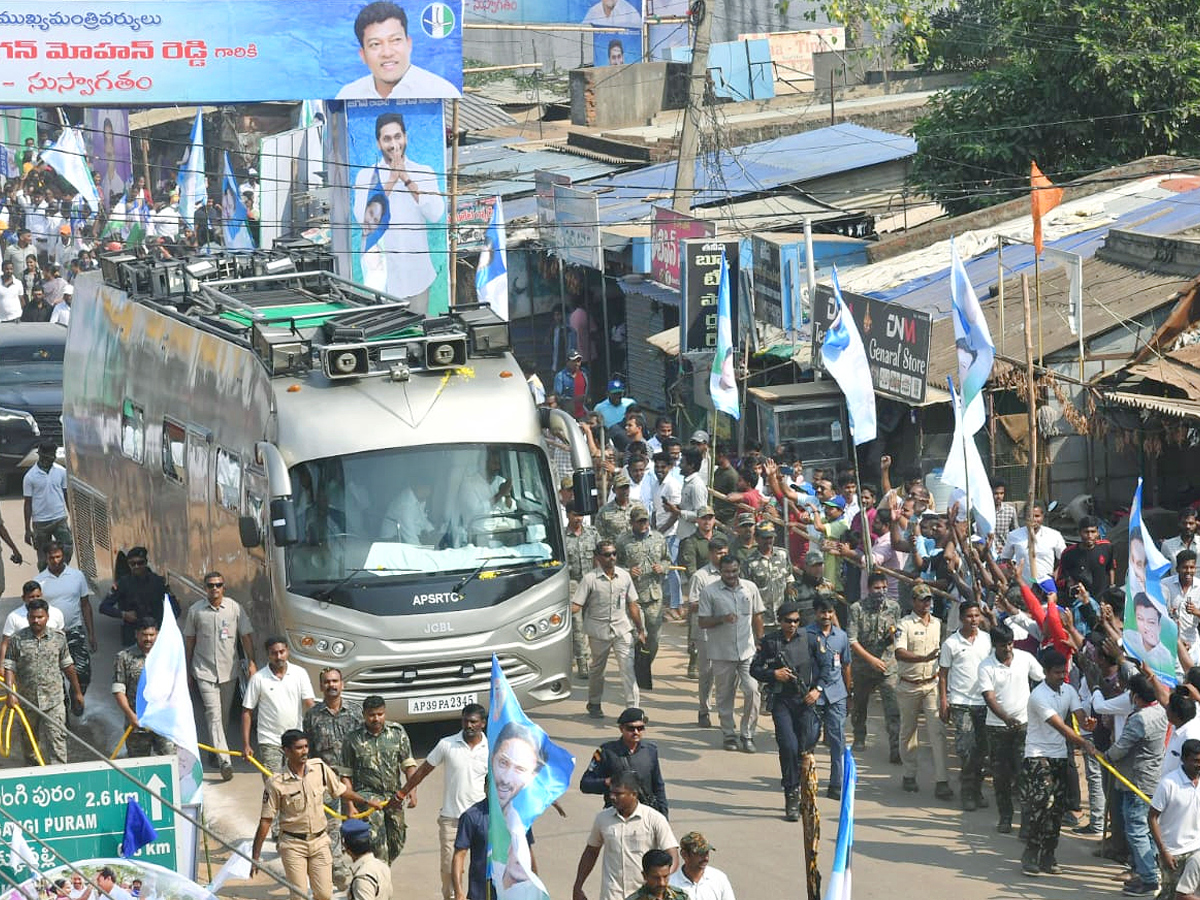 CM YS Jagan Grand Entry At srikakulam Photos - Sakshi3