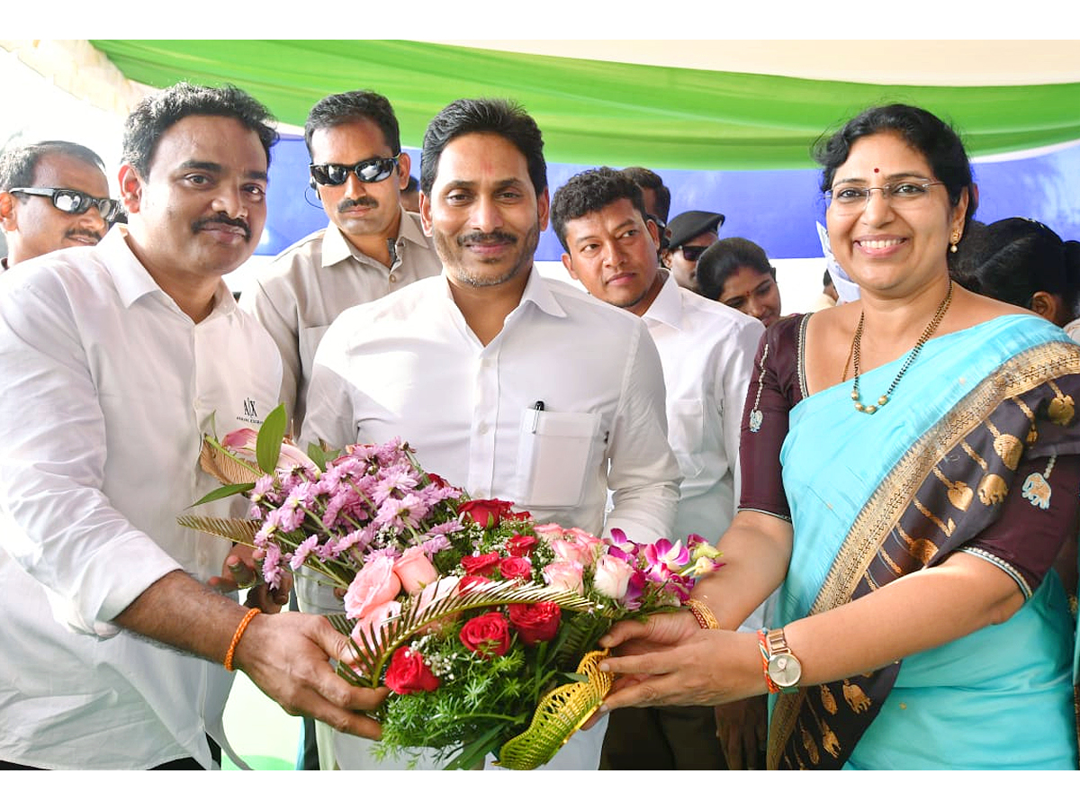 CM YS Jagan Grand Entry At srikakulam Photos - Sakshi10