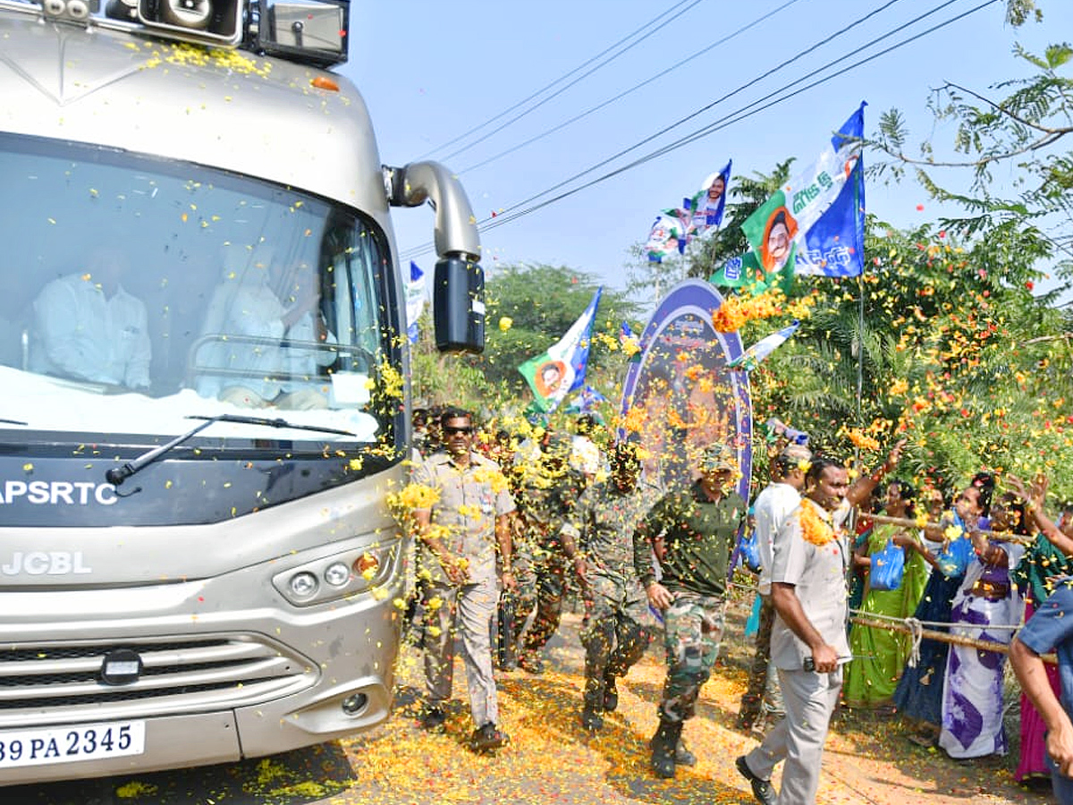 CM YS Jagan Grand Entry At srikakulam Photos - Sakshi6