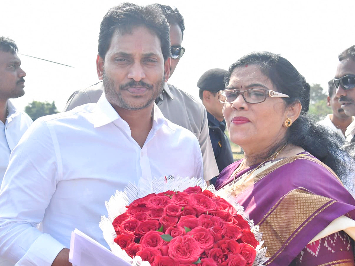 CM YS Jagan Grand Entry At srikakulam Photos - Sakshi15